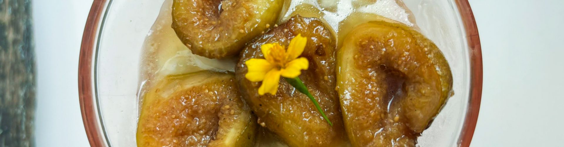 Figues rôties, miel de lavande et faisselle de chèvre de Verneuil