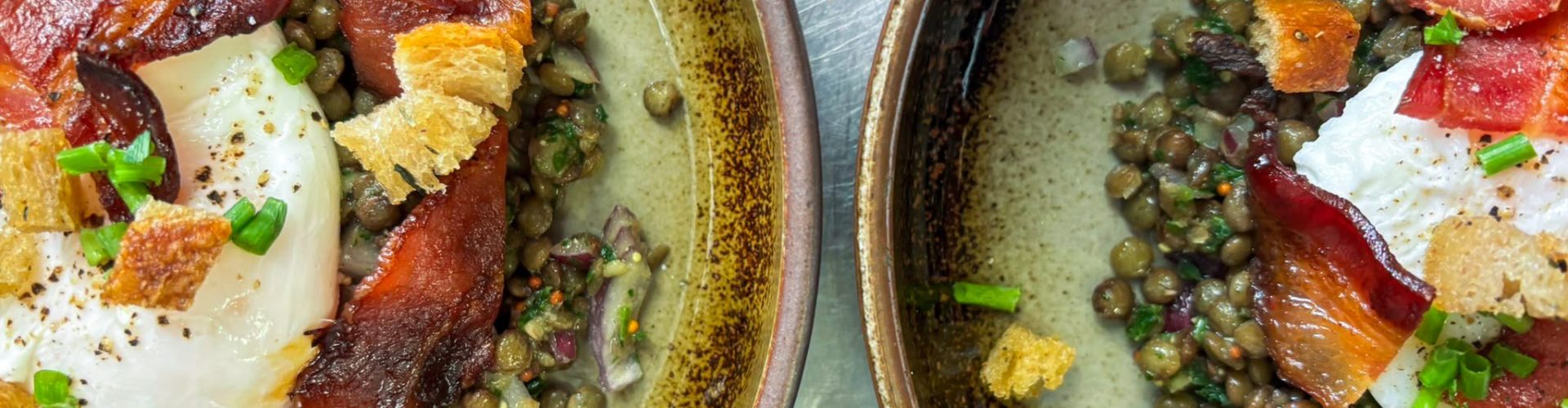 Lentilles vertes BIO de la Ferme du Joyeux Laboureur, lard fumé et oeuf BIO poché